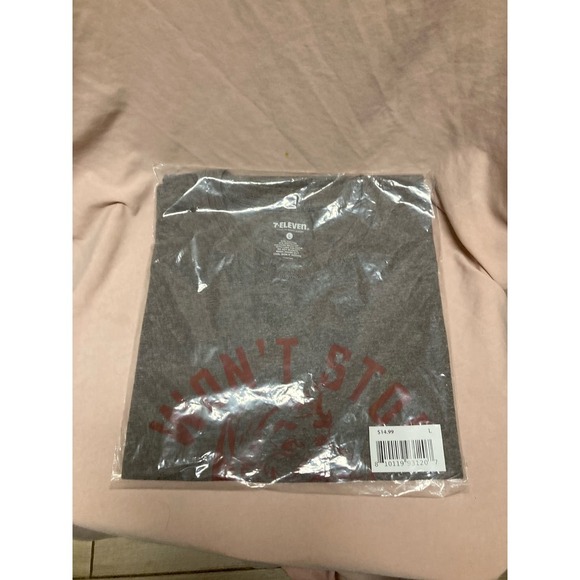 LIMITED EDITION 23 CHRISTMAS HOLIDAY DON'T STOP BELIEVING 7-ELEVEN T-SHIRT SZ L - Picture 1 of 2